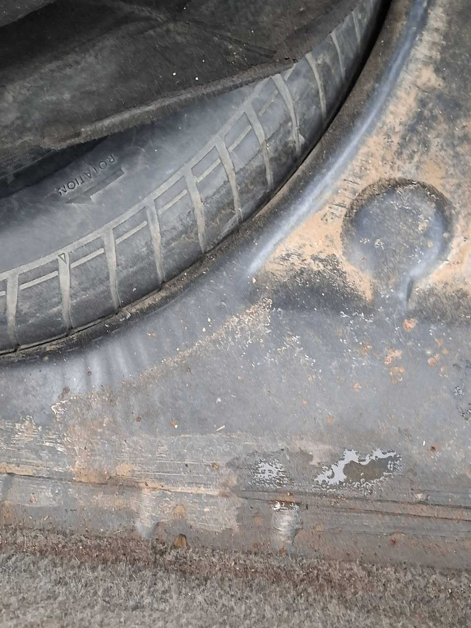 سلام عليكم ٩١ للبيع جاهزه ومكفوله من الضربه صدر كير مكينه تخم تاير تبريد كلها  جاهزه  وخير من الله بسمي سنويه ل٢٨ هزه جديده سياره عن حلفت الله بس بوش هوزن يراد تبديل السعر ٥٧ وبيها مجال ***********
