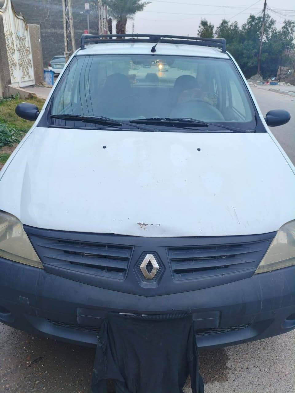 رينو لوكان موديل 2010 بيضه
مابيها حادث فقط طخه بقبغ الجنطه فقط 
كما موضح بالصور 
مكينه خيط تبخير 
صدرها 80%
يراد الها ملاحظات بسيطه
سياره ب اسمي تحويل ثاني يوم 
السعر 45
عنوان الغزالية
واتساب
***********
