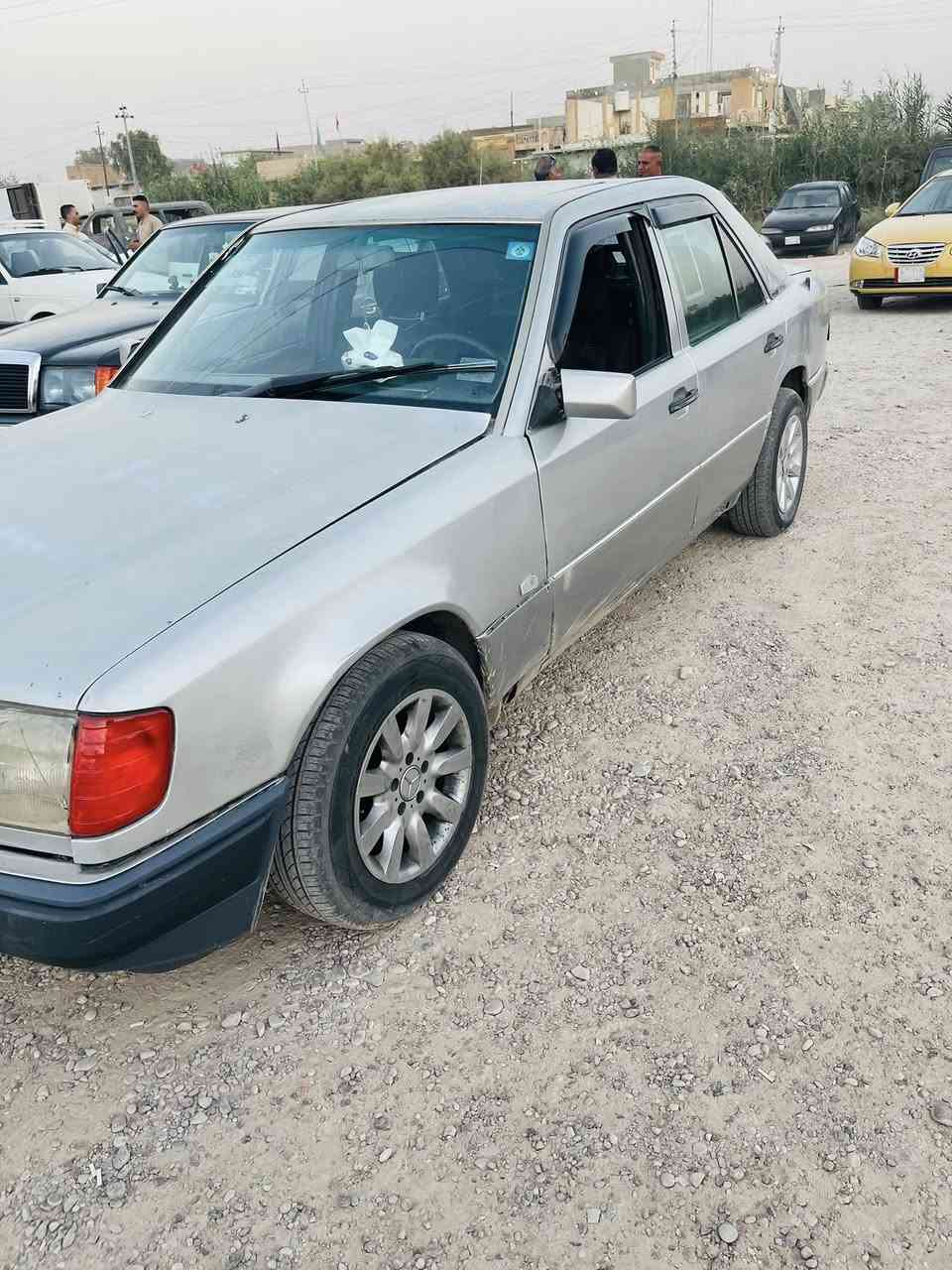 السلام عليكم مارسيدس دب موديل 92كير محرك ففتي مكفولات سيارةًخير من الله للبيع او المراوس مكانها المقدادية  سعرها 45ورقة ***********
