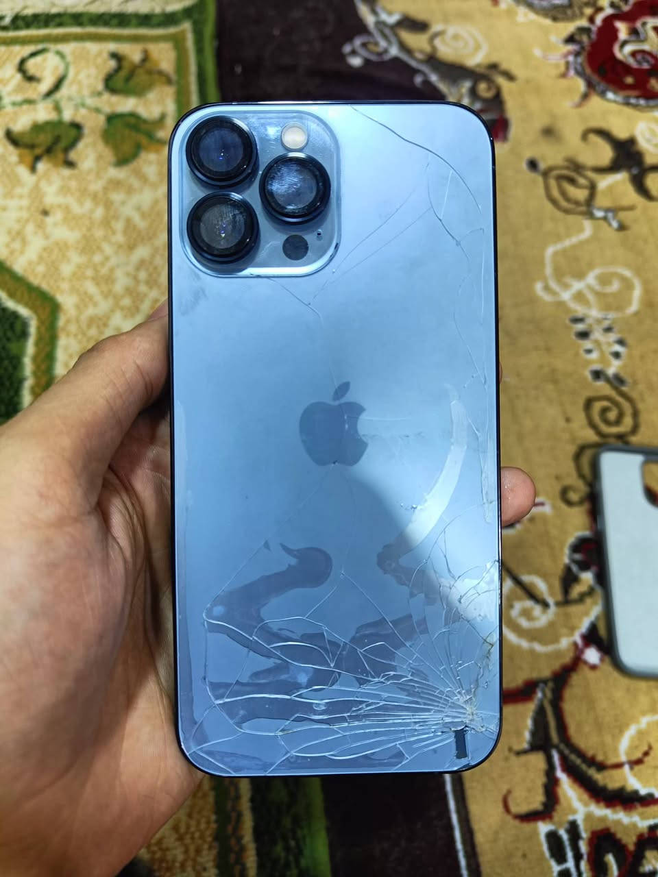 ايفون 13 برو ماكس 
ذاكره 512 
بطاريه 89%
تلفون ما مفتوح فقط كسر بل ضهر
ملحقات كارتون وكيبل اصلي فقط

السعر 550 وبي مجال حگ الجية
متوفر واتساب
***********
