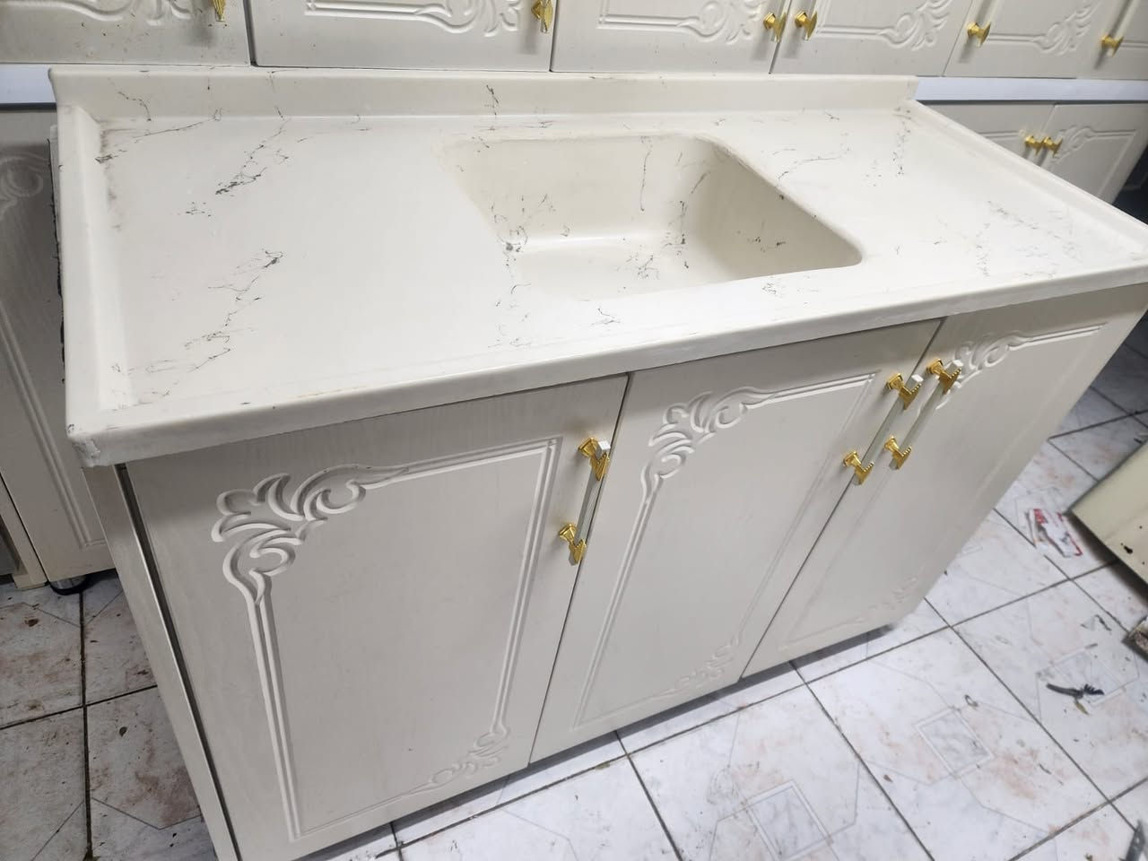 مطابخ الامير  تفصال تزكام 
قياس مترين ونص ارضي وملحق
وسنك متر و 30.  مرمر يتوفر نظام اقساط رافدين 

للستفسار ع خاص او تساب ***********
