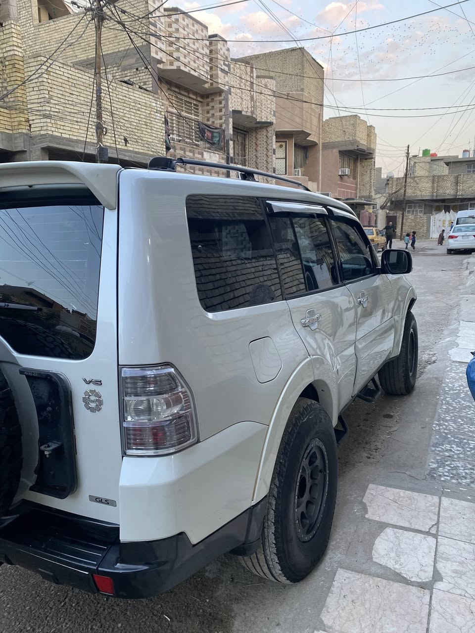 سلام عليكم موديل ٢٠٠٨ سيارة عليهة تعديل كلش حلو كير ومكينة بلاديات جدد سيارة ماناقصهة شي صدر تاير كلة جديد بيهة قطعتين باب صبغ وباب تبديل رقم بغداد باسمي مكان السيارة بغدادمدينة الصدر السعر ١٢٠ وبيهة مجال اتصل وتدلل ***********
