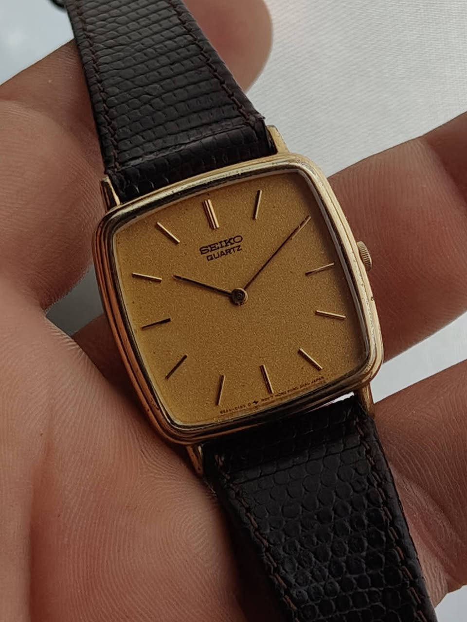 سيكو كوارتز بطارية
كلاسك رسمي  
مقاس 30 * 30
نظافة ممتازة جداً 
سير جلد طبيعي سويسري أصلي ماركة كوجي 

السعر 70  ألف مع التوصيل


**إذا كنت صاحب هذا الإعلان وتريد حذفه لأي سبب، رجاءا أرسل رسالة إلى الدعم الفني**