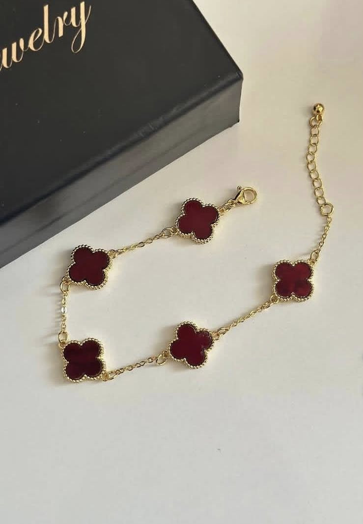 اساور وقلائد فان كليف ضمان طلاء مختوم
سعر القطعة 3,000


**إذا كنت صاحب هذا الإعلان وتريد حذفه لأي سبب، رجاءا أرسل رسالة إلى الدعم الفني**