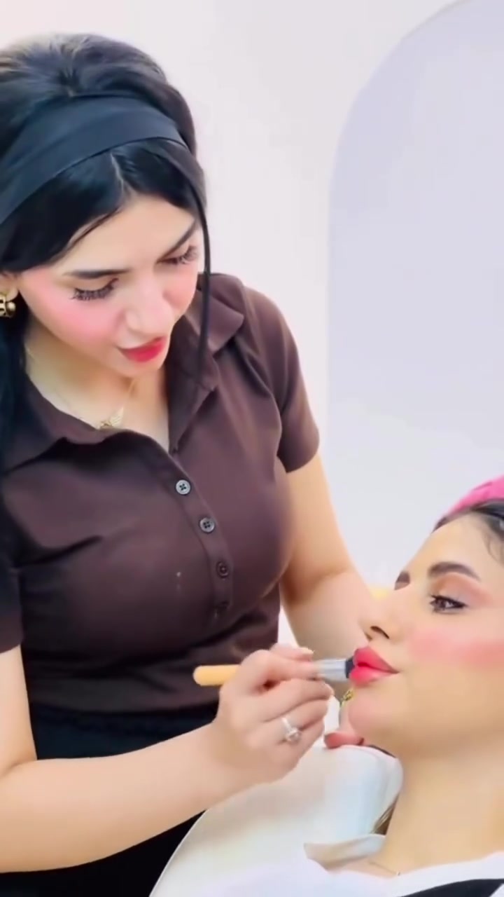 هذا مو مجرد ميك اب…
هذا glow يخلي كل العيون عليچ 🤍💄

ميك اب مرتب، تفاصيل ناعمة، ولمسة تخلي الصور تطلع فخمة بكل زاوية ✨👑

إذا تريدين لوك نظيف وفخم بنفس الوقت…
مكانچ أكيد ويانه 🤍

احجزي هسه قبل اكتمال المواعيد ✨

#GlowSpa #ميك_اب #ميكب_ترند #ميكب_العيد #ميكب_ناعمه #ميكب_فخم #بغداد #المحمودية #صالون_نسائي #ميكب_ارتست #ترند #اكسبلور #explore #fyp #viral


**إذا كنت صاحب هذا الإعلان وتريد حذفه لأي سبب، رجاءا أرسل رسالة إلى الدعم الفني**