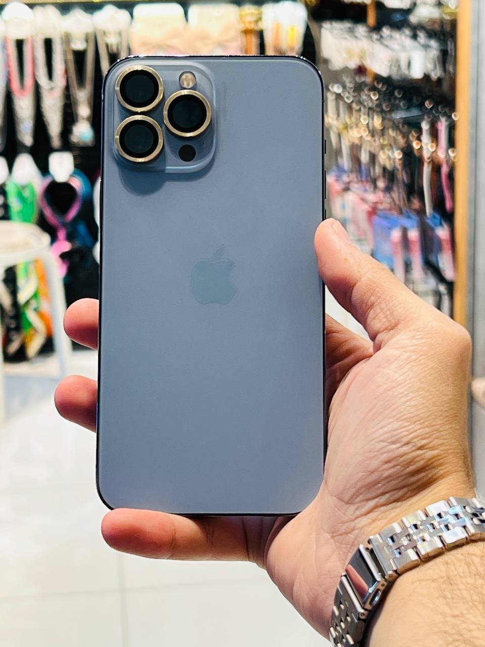 أيفون 13 برو ماكس 
جهاز جديد ومكفول كله شغال ونضيف 
جهاز يخبل شحنه انساه 
جهاز مستبدل شاشاه اصليه 
كله شغال فيس ايدي شغال 
نموذجm
ذاكره ٥١٢
بطاريه ٨٥ اصل 
اتصال او واتساب 
***********
مكاني حله  او مراوس 
سعر ٥٥٠ وبي مجال بسيط
