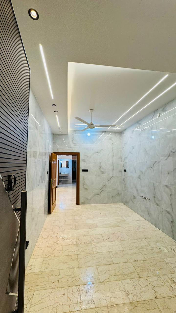 ▫️سلام عليكم
🏠بيت للبيع

🟨مساحه البيت150م

🟥مكان مميز حي ميسان منطقه 15 شارعه 15 خلف شارع كيات
▫️يحتوي علي طابقين

▫️طابق لاول/ ستقبال  صاله مطبخ غرفه 

▫️طابق الثاني/ ثلاثه غرف وصاله

🟩حديقه كدام البيت 

▫️للاستفسار تصال على الرقم :***********
