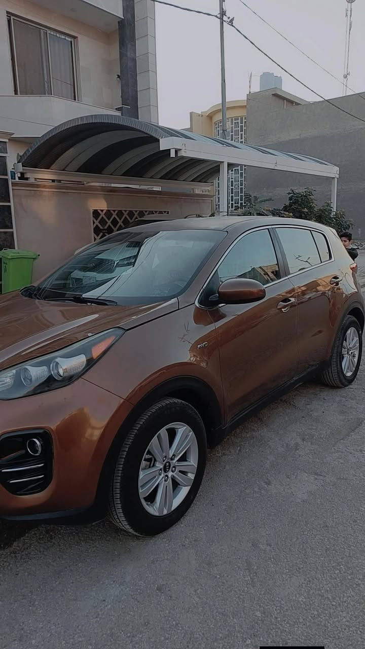 السلام عليكم
السعر (148)
كيا اسبورتج للبيع وارد أمريكي موديل 19. 
 فور ويل
رقم واسط الجديد الانكليزي 
سنوية 2030
ماشية 90
ضربتهه فقط في امريكا دحجات بالصفحة والرباكات سليمه

مكاني واسط كوت مركز مدينة
***********
