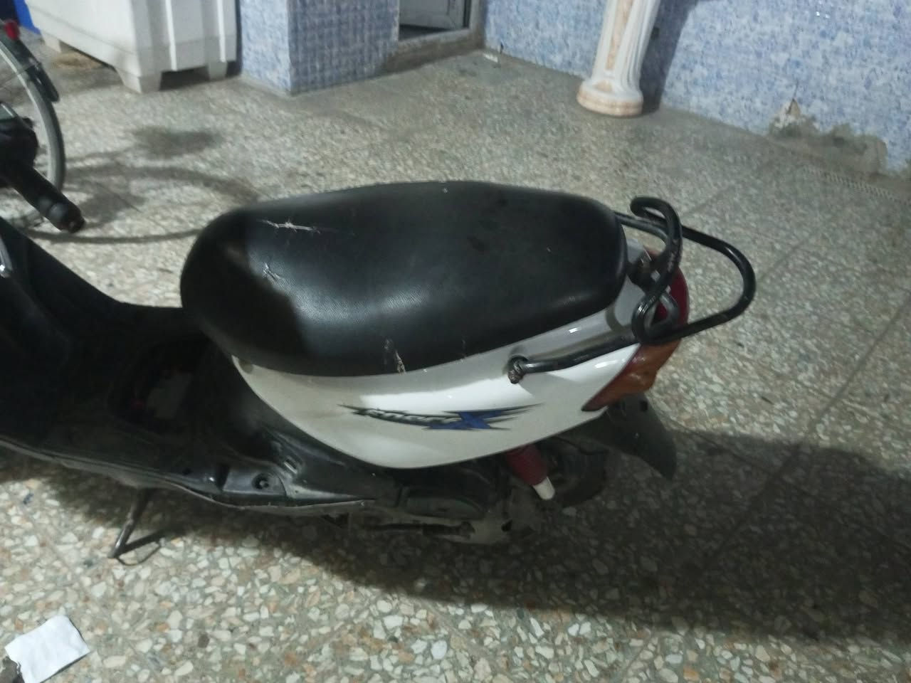 دراجه ماكس قجمه للبيع السعر 300 وبيها مجال بسيط
دراجه مكينتها مجفته جديد شغاله لاتبخير ولا دخان هندر شادلها جديد شغاله سلف وهندر باتري جديد كهربائيات لايت كله شغال المكان بغداد كماليه شارع الأصفر 
واتساب/ ***********
