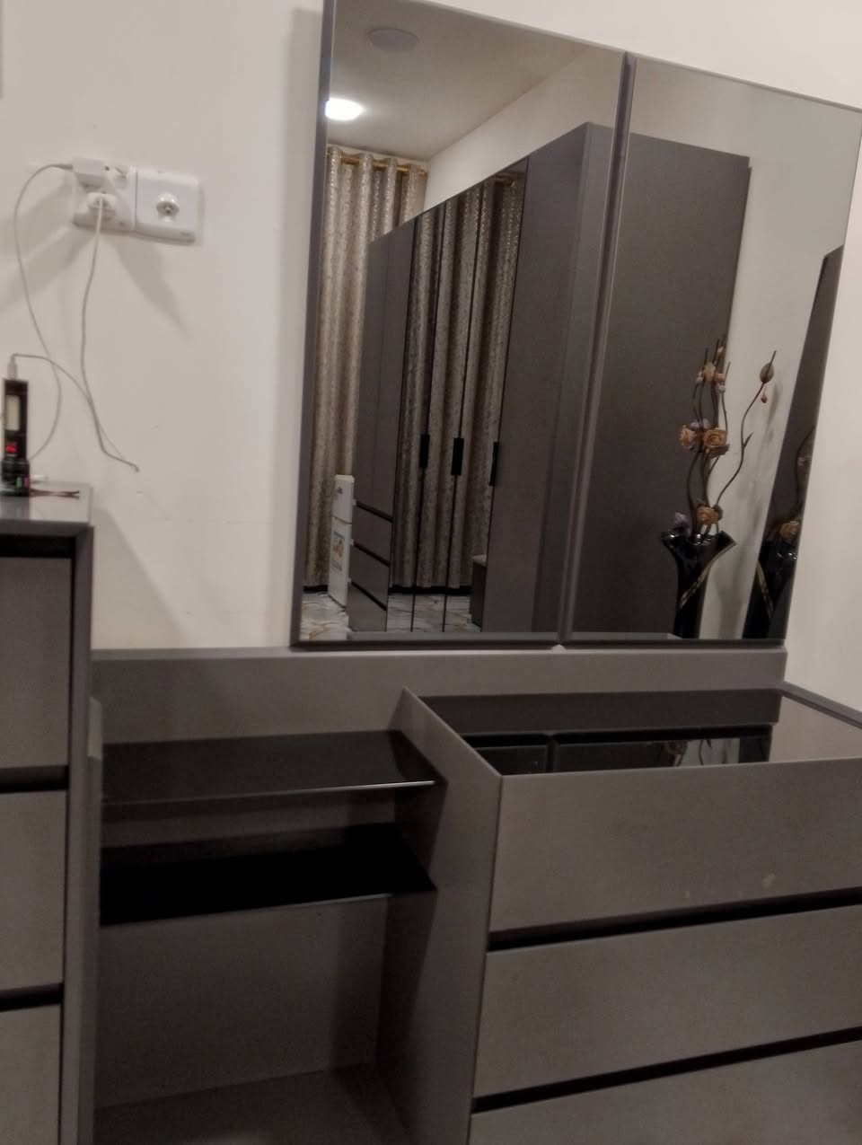 غرفه تركي للبيع
كامله جديده ستعمال 6 اشهر 
السعر مليونين وبيه مجال 
ستفسار ع الرقم ***********
