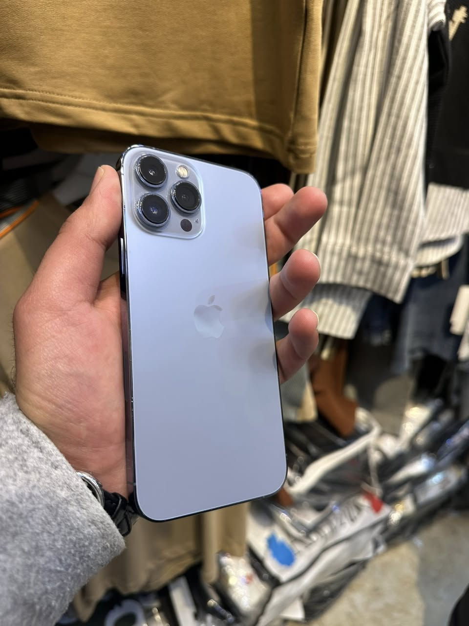 ايفون 13 برو ماكس نظيف كلش استخدام شخصي بطاريه 90 الذاكره 256 السعر 780 وبس مجال بسط  ***********
