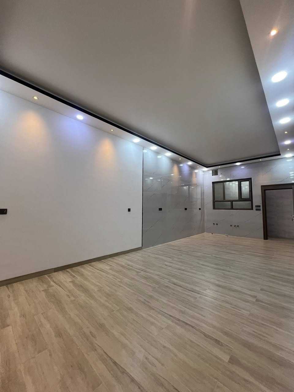 دارللبيع التعليم العالي جمعية النور بيع مستعجل 

بعد الدوره عل يمين

١٥٠ متر واجها ٧ ونص

اربع غرف نورم بناء حديث

نضام سبالت

نضام دكتات

***********

***********
