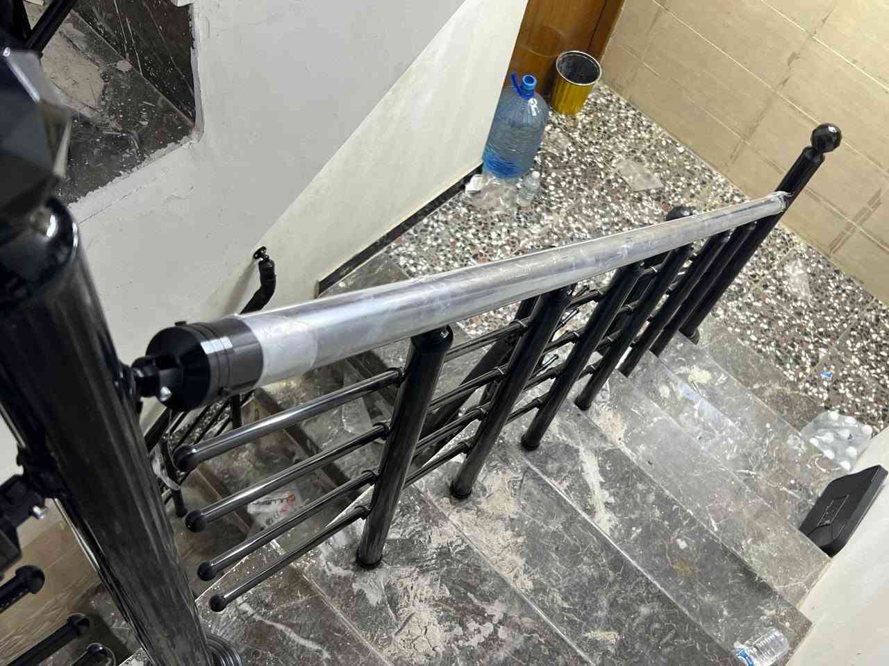 جديدنا اليوم.. محجر ألمنيوم أسود بتصميم "مودرن" 🛠️
​إذا تدور على القوة والشكل الحديث، هذا المحجر هو الاختيار الأنسب.
​يجمع بين خفة الوزن وصلابة الألمنيوم.
​لون ثابت وشغل هندسي دقيق يناسب الفلل والمنازل الحديثة.
​نعتني بأدق التفاصيل من البراغي لحد النهايات.
​للحجز والاستفسار، يرجى مراسلة الصفحة أو الاتصال على الرقم: [***********] 

#محجر_ألمنيوم #ديكورات_داخلية #ألمنيوم_أسود #درج #تصميم_مودرن
