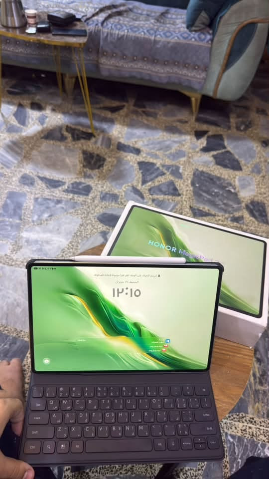 للبيع HONOR MagicPad 2 هونر ماجك باد 2

🔹 شاشة OLED حجم 12.3 إنج بدقة عالية جداً ومعدل تحديث 144Hz.
🔹 معالج Snapdragon 8s Gen 3 القوي.
🔹 بطارية 10050mAh تدوم لفترة طويلة.
🔹 شحن سريع 66 واط.
🔹 8 سماعات ستيريو بصوت قوي وواضح.

الجهاز يعتبر من أقوى أجهزة الأندرويد اللوحية حالياً

📦 الجهاز مع كامل ملحقاته الشاحنة و الكيبورد و القلم الاصلي
📍 الموقع: بغداد.
السعر 750 وبيه مجال 
او مراوس بايباد برو m2 او m4 

للاستفسار مراسلة الخاص


**إذا كنت صاحب هذا الإعلان وتريد حذفه لأي سبب، رجاءا أرسل رسالة إلى الدعم الفني**