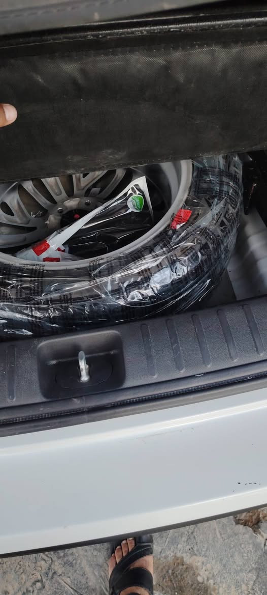 سلام عليكم
توسان 2020 خليجي شركة الكاصد فول مواصفات عدا البانروما ماشية ٩٨  الف السيارة جديدة للاخير تخم تاير حدادية كير مكينة مكفوله  مكفوله السياره سونار بلمنشور بعدهي عل وضع الشركه تراي زيرو برغي مامفتوح بيه شرط
المواصفات:- 
بصمة
هند بريك بل رجل
كشنات جلد لونين
كشنات ٢ كهرباء 
شاحن واير لس 
قطعتين تبريد 
مري شفط 
انارة ترحيب
ثلاث انضمة قيادة ( ايكو . نورمال . سبورت ) 
كروزات سرعة 
شاشة كبيرة 
اشاير بالمري 
حساس خلفي امامي
كامرة خلفية 
إشارة لكزز 
دوس ضويه
اريل انفنكيشن
برده بلجنطه
فول تحكم ستيرن 
السعر ب٢٠٥ وبيه مجال لشراي 

للاتصال *********** واتساب او*********** ملاحضه سياره عل أيدي وبسمي ومن ال٢٠٢٠ تحويل مباشر
