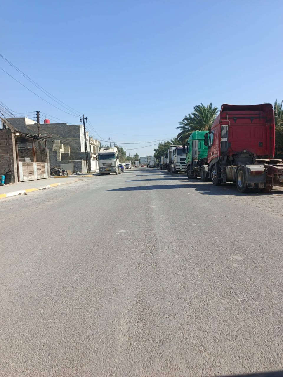 السلام عليكم قطعة أرض تجارية للبيع المساحة ١٥٠م واجة ٧٥٠م نزال ٢٠م/ تجارية على شارع عشرين ملك صرف زراعي سند ٢٥ العنوان حي البساتين شارع العزة للاستفسار مع صاحب الأرض شخصيا الاتصال على الرقم ***********
