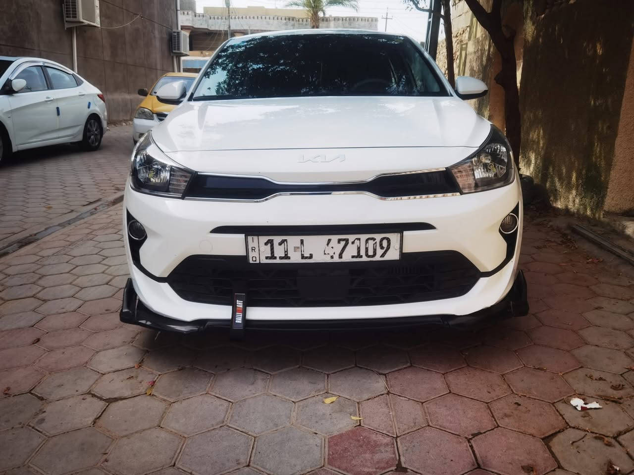 السلام عليكم
من رخصة الادمن 
كيا ريو هاتش باك موديل ٢٣ نص فول
كير ومكينه مكفولات 
مكينه ٣ سلندر تيربو  
وراد كوري بيه فقط جاملغ خلفي صبغ
السياره كلش نضيفه واحلا من الصور 
رقم بغداد بأسمي
مكان السياره /الانبار الرمادي 
للأستفسار اكثر ***********
