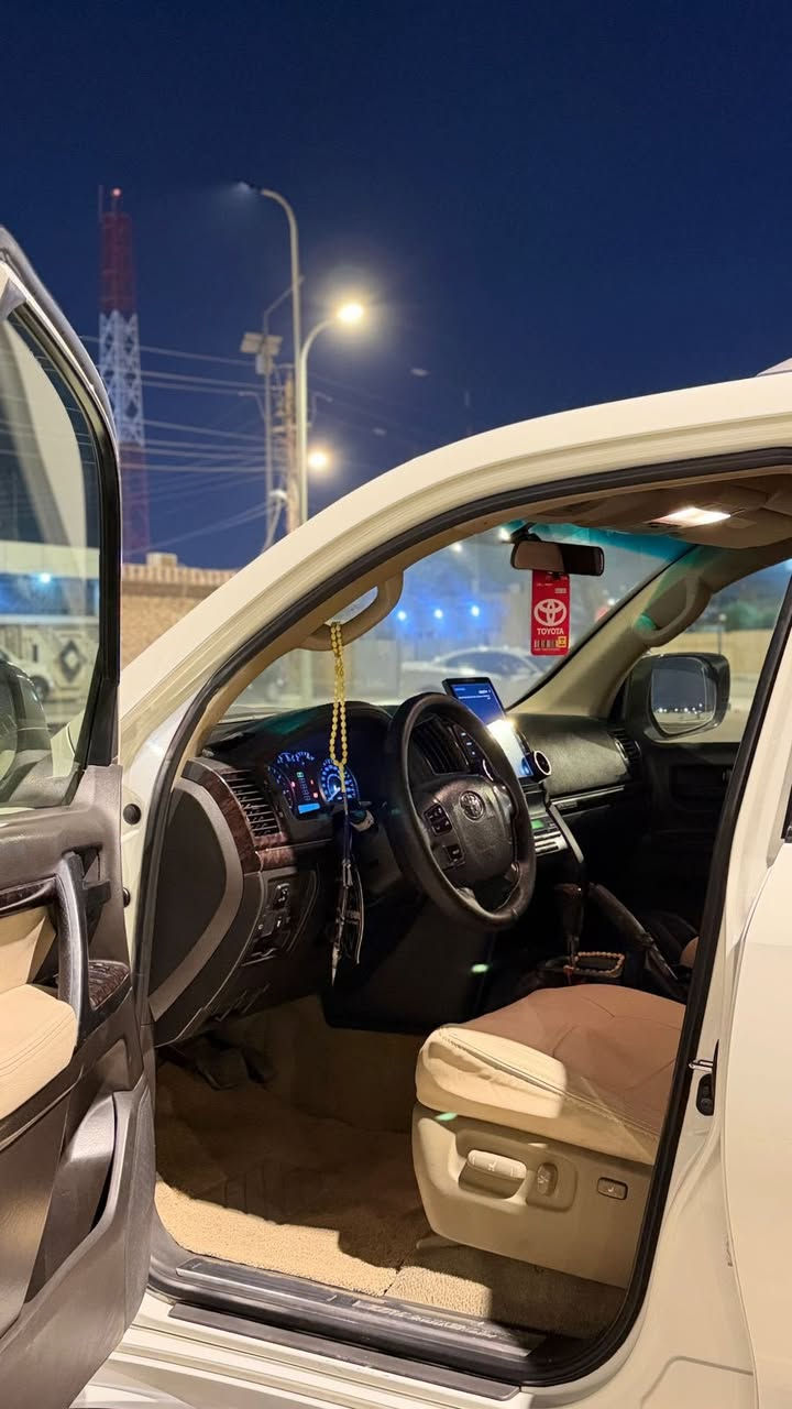 لاند كروز مديل ٢٠١١ ستينيه اصل
رقم وهزه وسنويه جديده 
بغداد تحويل مشروع وطني رقمها النكليزي اليوم شديته 
معروفه مواصفات الستينيه 
بيها فقط بس بنيد ونفس لون اصلي بدون دواخل 
محرك 6v فتحه كشنات كهربائي شاشه 
داخل بيجي 
حساسات 
كأمره خلفيه 
كير محرك حداده شرط كله جديد سياره مال جني
ماشيه حقيقي 166km
تخم داير جديد دلوب 
محرك ممفتوح سياره احله من صور 
السعر 305 ثلاث شدات وخمس ورقات 
*********** مراوس حسب القناعه
