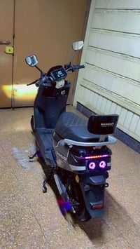 دراجه شحن 318 6بطاريات  الشحنه وحده تمشيك 45 كيلو السرعه 80 السعر 500 ...