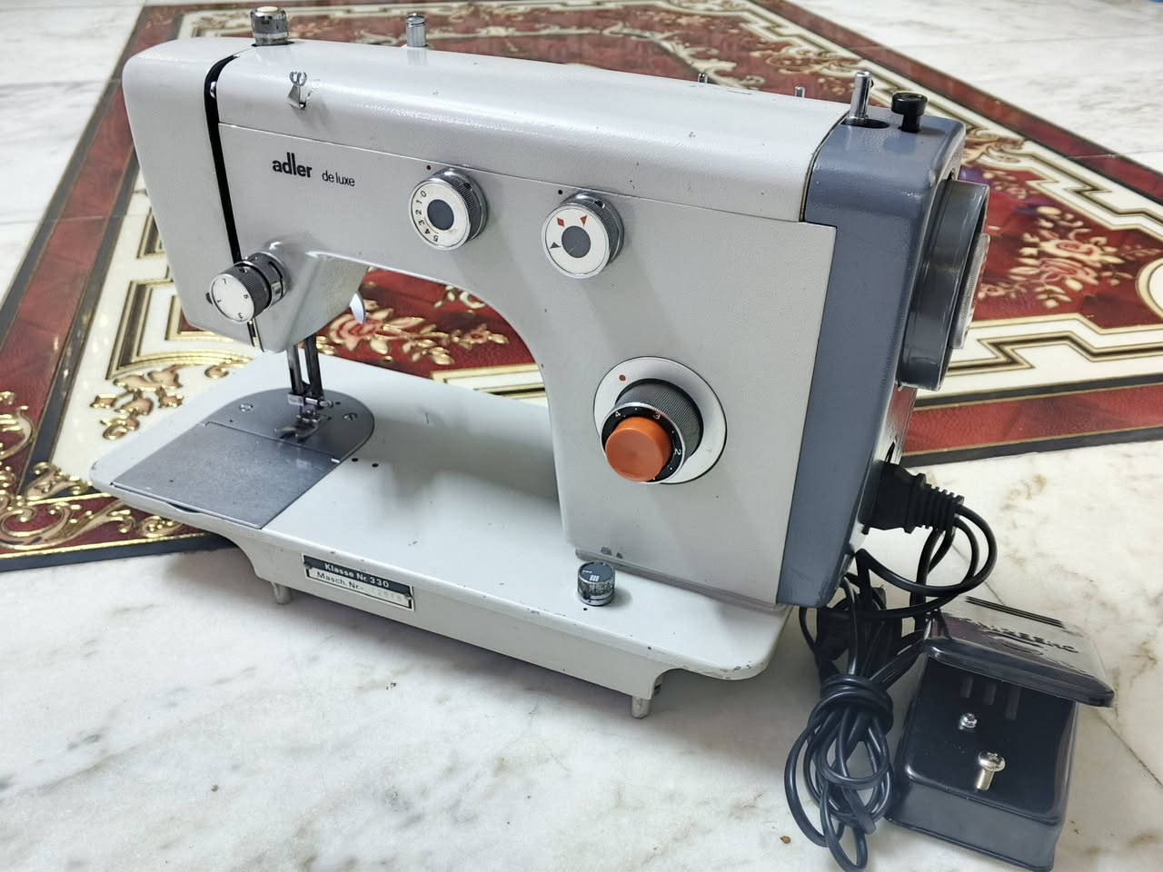 ماكنة خياطه وتطريز ياباني لاصلي شغله كلش حلو سعره 100 رقم هاتف ***********
