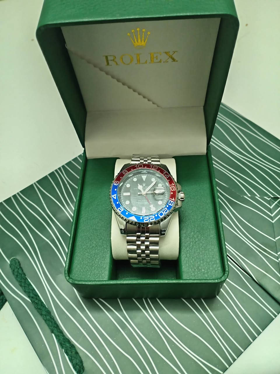 ساعه ومحفضه رولكس معه ملحقات. رولكس جي ام تي بيبسي رنك دوار عدسه تاريخ قفل فراشه محفضه جلد ماستر كوالتي ٣٥ وتوصيل مجاني اخر قطعه


**إذا كنت صاحب هذا الإعلان وتريد حذفه لأي سبب، رجاءا أرسل رسالة إلى الدعم الفني**