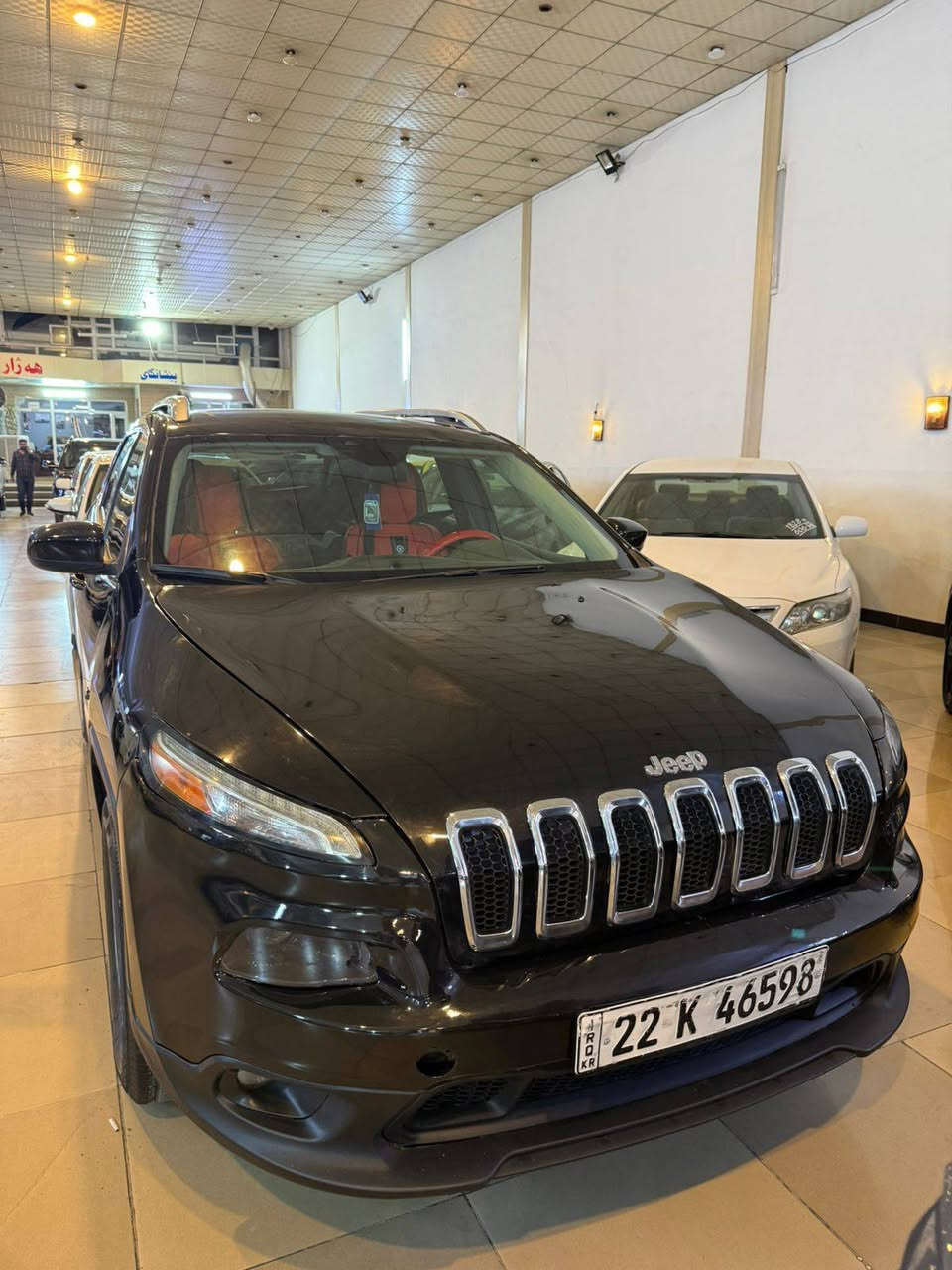 السلام عليكم جيب بزون 2016 بسمي تحويل مباشر وارد أمريكي
امبدل بنيد
سيارة فول مواصفات على فئه 1/1
بصمه وبصمه ابواب شاشه كبيره تحكمات بنورامه 
كشن جلد كهربائي جنطه كهرباء تشغيل عن بعد 
مكينه 6سلندر 
السعر 135وبيه مجال المكان بغداد 
استفسار ***********
