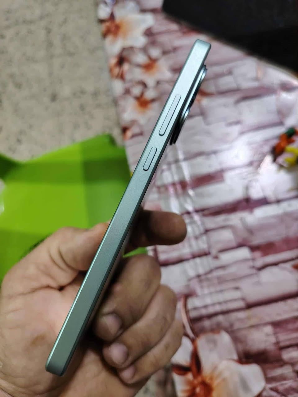 السلام عليكم
جهاز  Poco x7proمواصفات البوكو 
معالج فلاكشب  Dimensity 8400 U
معالج رهيب وقوي ومعروفه نقاط قوة المعالج مقاوم للماء والغبار ip68
 بطاريه سعة 6000 
شحن سريع طياره 90w 
نص ساعه يقبط الجهاز 
ذاكره تخزين 512 
ورام 12+12
شاشة AMOLED 120Hz
الجهاز جديد نظيف جدا 
ملحقاته كامله شاحنةكفر كارتونة
السعر 350 الف
 المكان المحمودية 
واتساب  ***********
