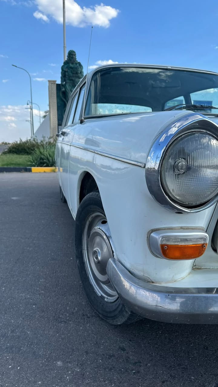 السلام عليكم 
بيجو 404 موديل 1974 سياره كلها على البلاد كلشي شغال 
صبغتها كلش حلوة 

سيارة تبريد ثلج 
مكينه كير كهربائيات كله شرط جديد 
كلج كامل وعنبار واتر بم وكابريتر وتخم تاير هسه شادهن جدد مؤسسه 
وصندوكها بي غراض مؤسسه فلاتر دهن 4 ديلكو ماصدا سكنات زنجيل قوايش عطرات يدات جام يدات اشاره تخم واشرات دبل دسكات خلفي امامي فلنجات كله وياها 

سياره رقم انكليزي باقي عله الاستلام بغدادبأسمي 
مكاني الاعلام 

سعر 95 بيها مجال واذا اكو مراوس  دزلي خاص


**إذا كنت صاحب هذا الإعلان وتريد حذفه لأي سبب، رجاءا أرسل رسالة إلى الدعم الفني**