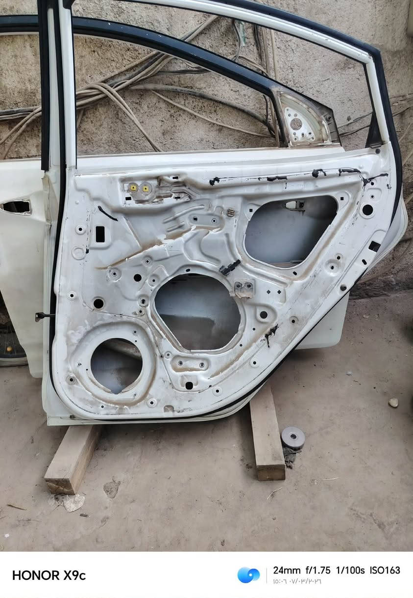 السلام عليكم. ابواب اكسنت مضلع خليجي جه اليمين امامي و الخلفي بيهن معجون ومفطر  يرهم من موديل ١١ الى ١٨ السعر ١٥٠ وبيهن مجال رقم ***********
