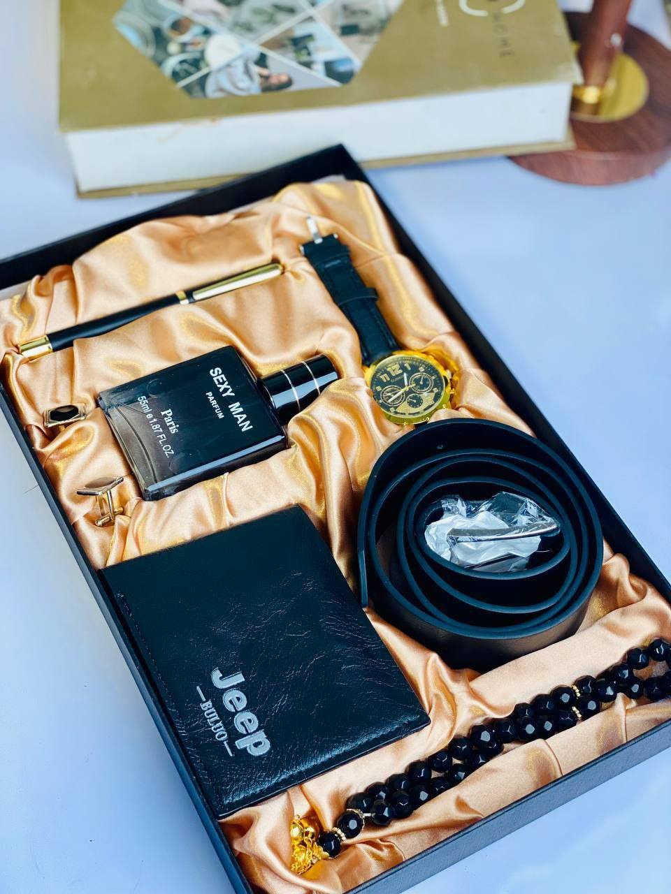 ❤️ بوكس هدية رجالي ❤️
تستحقون كل شي مميز وفرنالكم أحلا وأجمل بكج مميز رجالي تهدوا للأب أو الأخ أو الزوج أو الحبيب ❤️❤️

🎁 البوكس مكون من :
ساعة ⌚️ 
عطر 👃 
محفضة 💼 
حزام ⚪ 
سبحة 📿 
قلم 🖋 
أزرار 📍📍

🎁 أناقة الرجل تكتمل مع أجمل بوكس رجالي 💋
✅ الساعة مقاومة للماء ✔️
✅ عطر فواح رجالي ✔️
✅ محفظة جلد أصلي ✔️
✅ حزام جلد طبيعي ✔️
✅ سبحة أنيقة✔️
✅ قلم حبر الأصلي ✔️
✅ أزرار لتكتمل أناقتك ✔️

وكل هذا بسعر مميز .. 💯❤️‍🔥
سعر البوكس : 36 الف والتوصيل مجاني لفترة محدودة للحجز والاستفسار مراسلة الصفحة وشرط الفحص بوجود المندوب أي اختلاف بي يترجع وتدللون 
🚘 متوفر خدمة توصيل لجميع محافظات  🚘


**إذا كنت صاحب هذا الإعلان وتريد حذفه لأي سبب، رجاءا أرسل رسالة إلى الدعم الفني**