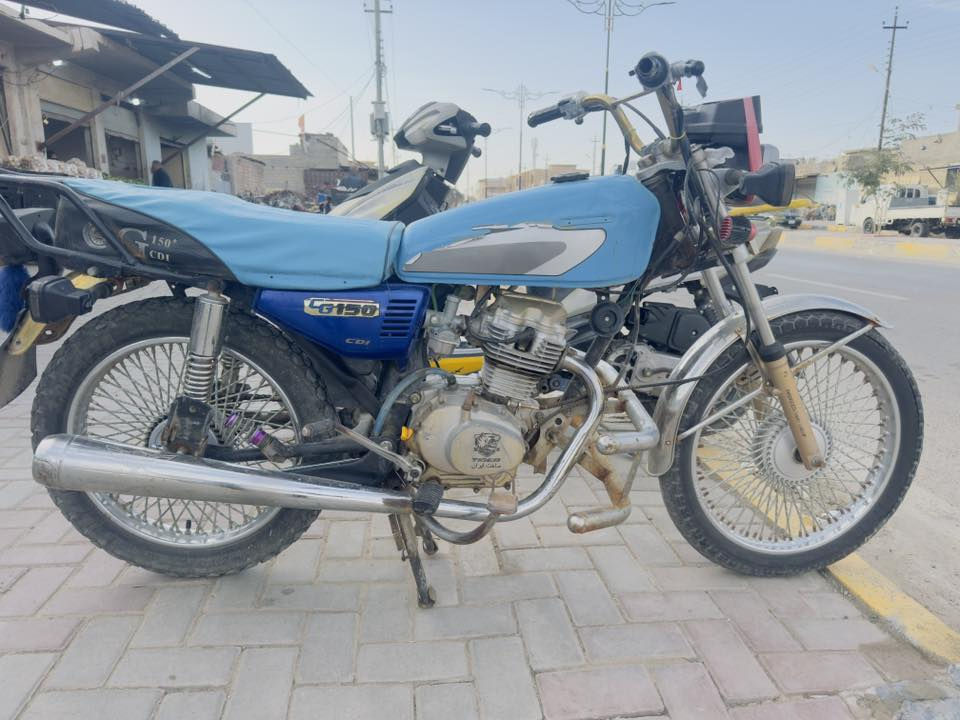 دراجه نوع ايراني محرك لاتنقيص ولاتبخير كهربائيات كلها شغاله صرنصه كاتم ب 300 وبيها مجال ***********
