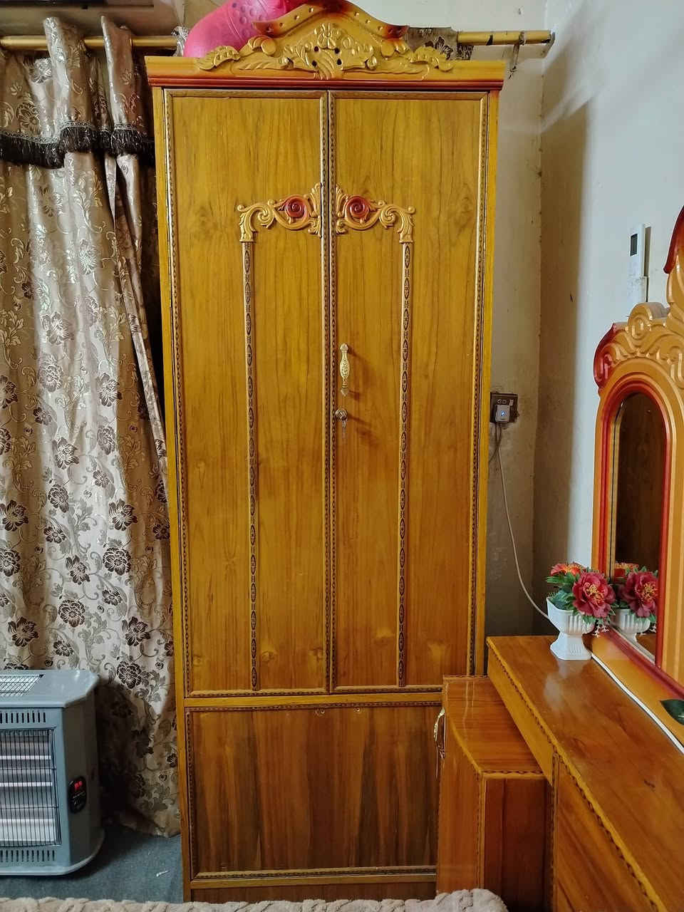 السلام عليكم غرفه نوم ام السته للبيع مكان بغداد المعامل ***********
