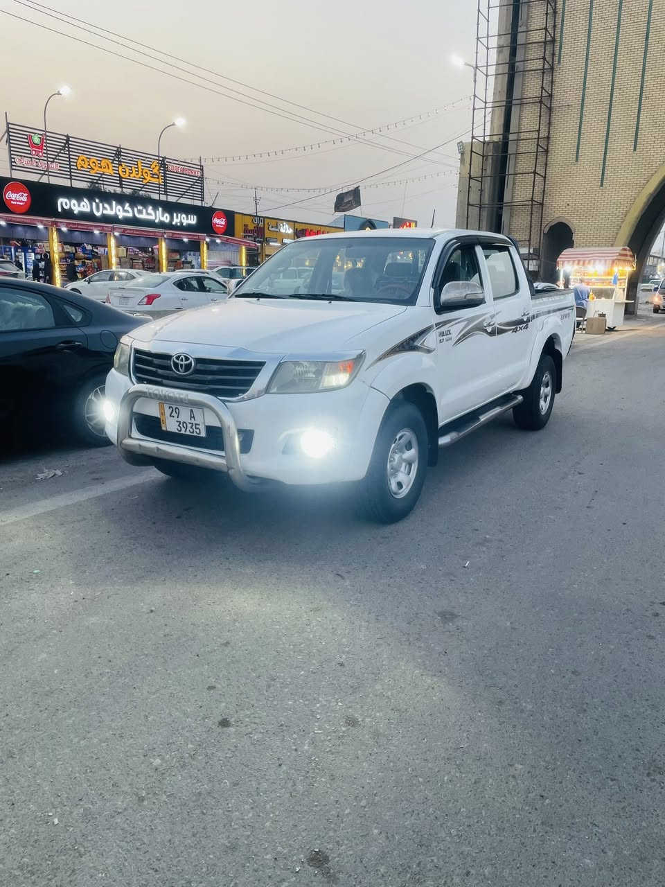 السلام عليكم
للبيع فورويل 2015 سعودي 
السياره متجيه  
جاهزه رقم جديد من تخم تاير 
اوتماتيك السعر 165
العنوان بغداد قرب مجمع بسمايه 
***********
