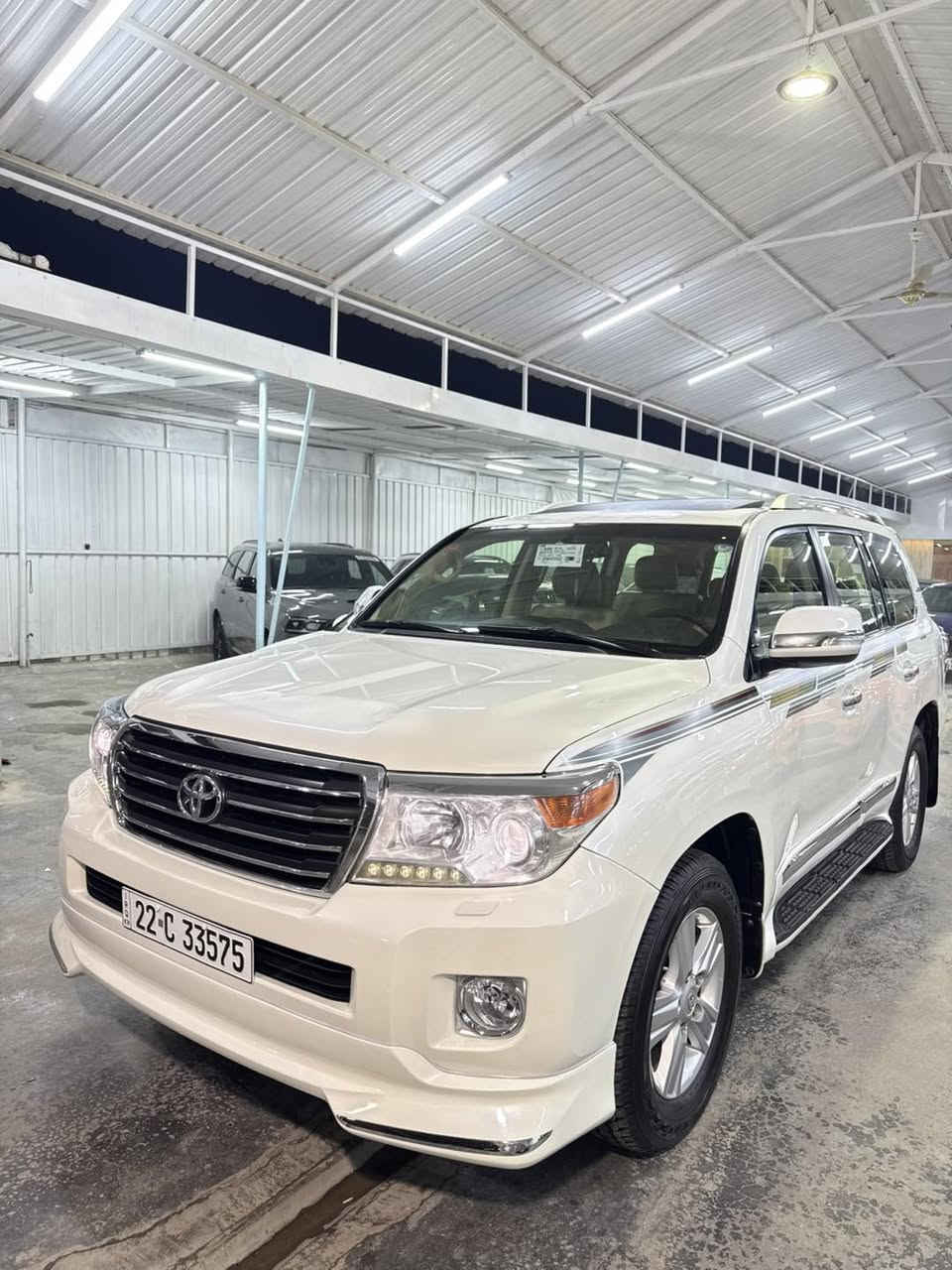 السلام عليكم
📍اخوان شكرآ للمتابعين الكرام نقدم لكم كل ماهو جديد ومميز 
معرض الريان لتجارةالسيارات
لاندكروز 2013فطيم فول 
فول مواصفات سلايد روف 
داخل جلد كراسي كهرباء 3حركات
مكفوله من الصبغ سياره جديده جدا
رقمها اربيل تحويل مباشر 
الاستفسار***********
📍الموقع بغداد الكريعات (معرض الريان)
