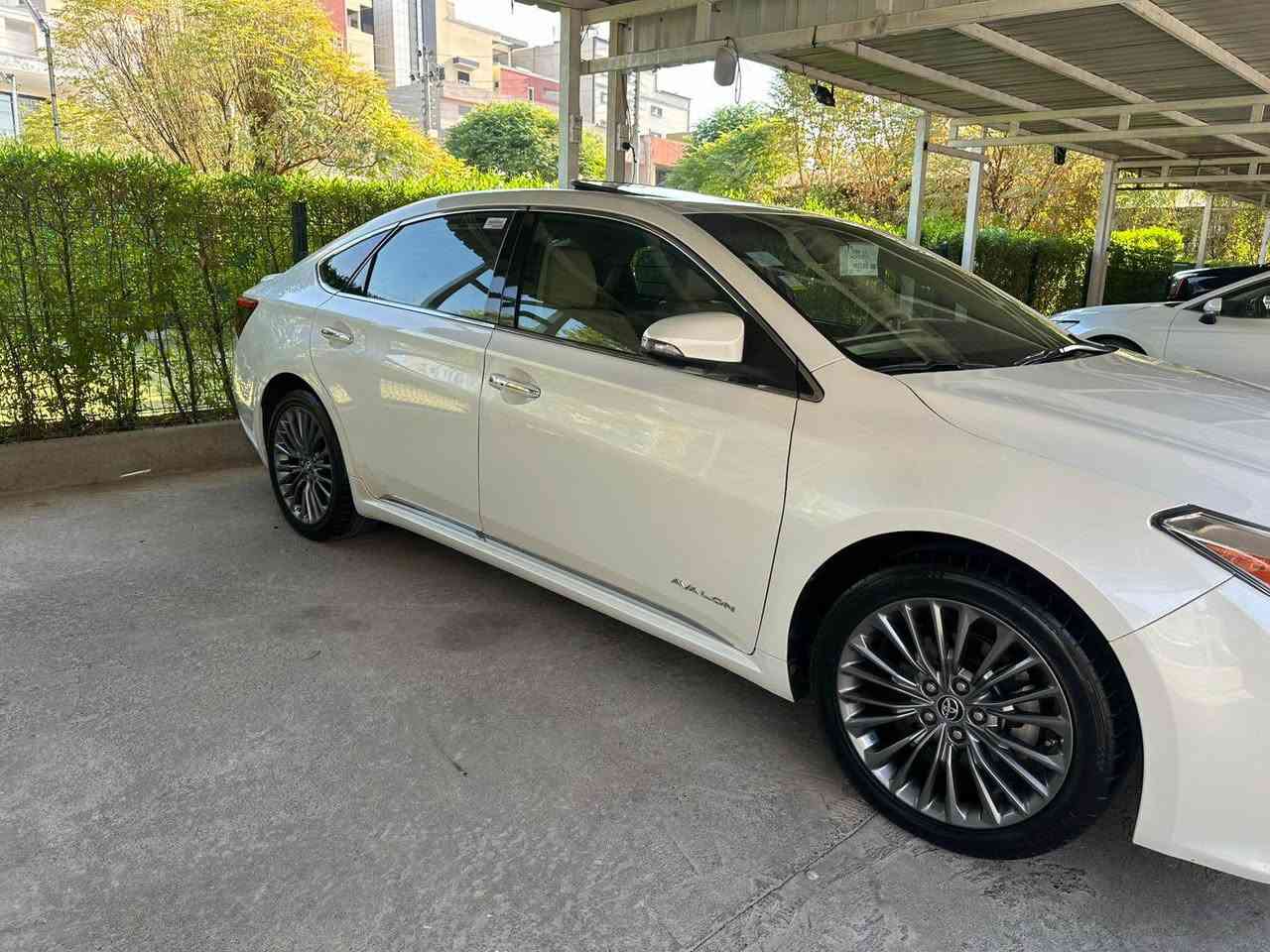 تویوتا ئەڤەلۆن 2013 خەلیجی فول مواسەفات بێ سبوغ دەعامی بۆ دەعامی بە شەرت تەنها دەعامی پێشەوە بۆ جوانی گۆراوە دەعامی بیلادی بێ سبوغە و ماوە دوو جێی 
بچوکی تعدیل یەک جێی PDR گێر و مەکینەی بە شەرتە 246,000کم رۆیشتوە 
نرخ  225 وەرەقە و مەجال 
ژمارەی مۆبایل *********** أربيل, العراق
