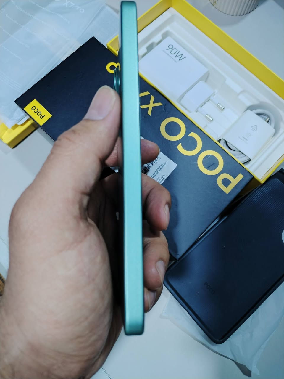 سلام عليكم 
 POCO X7 Pro
اخو جديد ذاكره 512 
بطاريه 100 مشحون 
60 دوره 
جميع ملحقاته موجوه حته لزكه
سعر 370
وتساب
***********
