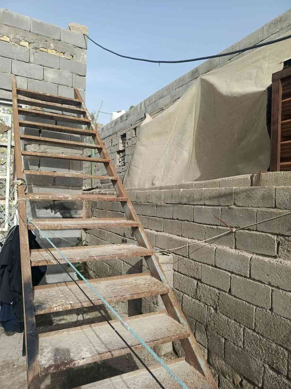 درج للبيع خارجي 18 بايه حديد كله ثقيل مكان بصره كرمت علي ***********
