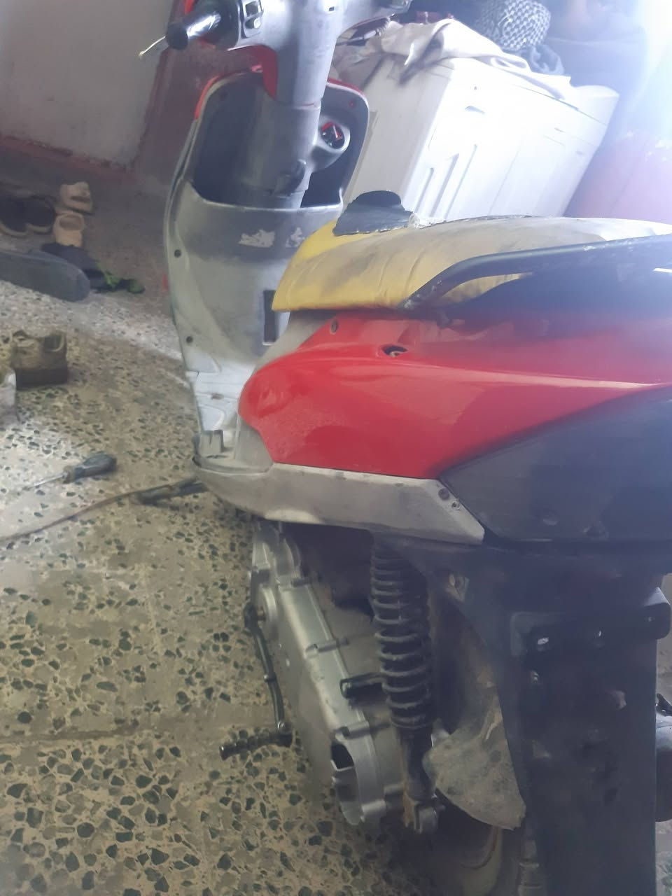 السلام عليكم
ماكس منغولي شغالة بس ابيع كوم حديد متروكة 
ب250وبيهة مجال ابيع كوم حديد تجي تاخذهة طافية 
مكاني مدينة الصدر  ***********
