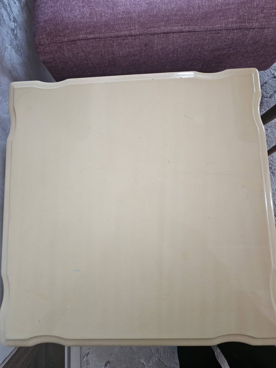 ميز وسطي حجم ١٠٠×٧٠
مع ٤ طبلات للبيع
الجبير الصبغ من فوك متضرر مثل مموضح بالصور
الصغار نظيفات بس ضرر واحد موضح بالصورة برجله
السعر النهائي 50 الف
تواصل  واتساب
***********
