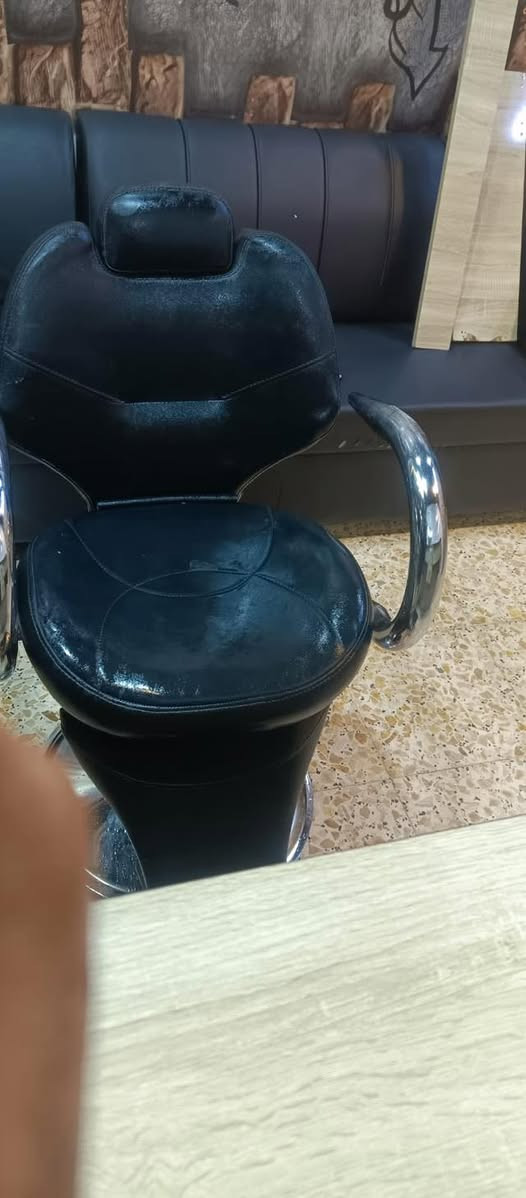 كراسي عدد 2  جدد ستعمال شهرين سعر لواحد 130 عنوان كربلاء ***********
