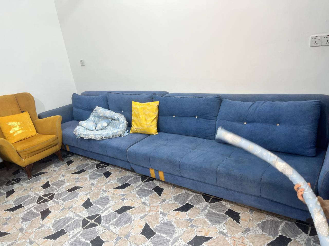 تخم ١٠ مقاعد
سعر ٣٠٠ بي مجال قليل 
***********
عنوان  قرب محطه اضواء بابل
