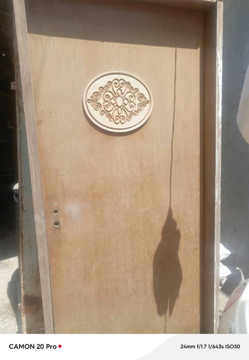 السلام عليكم
باب خشب صاج مع الجرجوبة عدد ٣  مال تفليش وباب كلدور أيضا صاج طلاگتين 
الواحد ب٥٠ 
العنوان واسط العزيزية الكرامة***********

