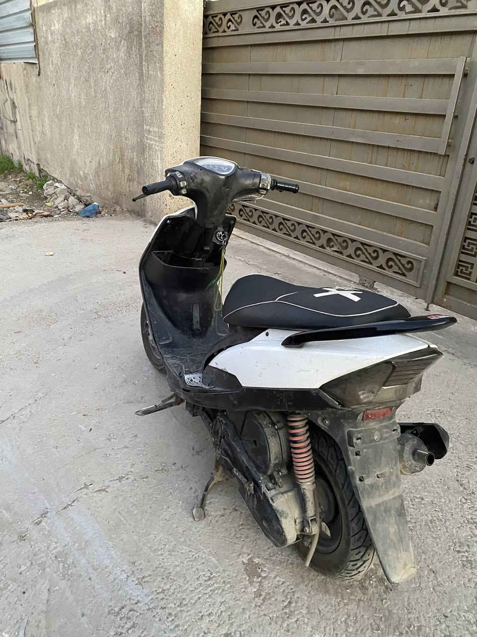 سلام عليكم دراجة ماكس عدلة للبيع  دراجة خير من الله مكينتها ٤٩بلاد ممفتوحة دراجة خير من الله نكرة سلف بكل وقت هندر شغال بريك خلفي شغال و البريك الأمامي يحتاجلة  دهن السعر ٤٥٠ وبيهة مجال حك الجية الاستفسار *********** بي بس واتساب
