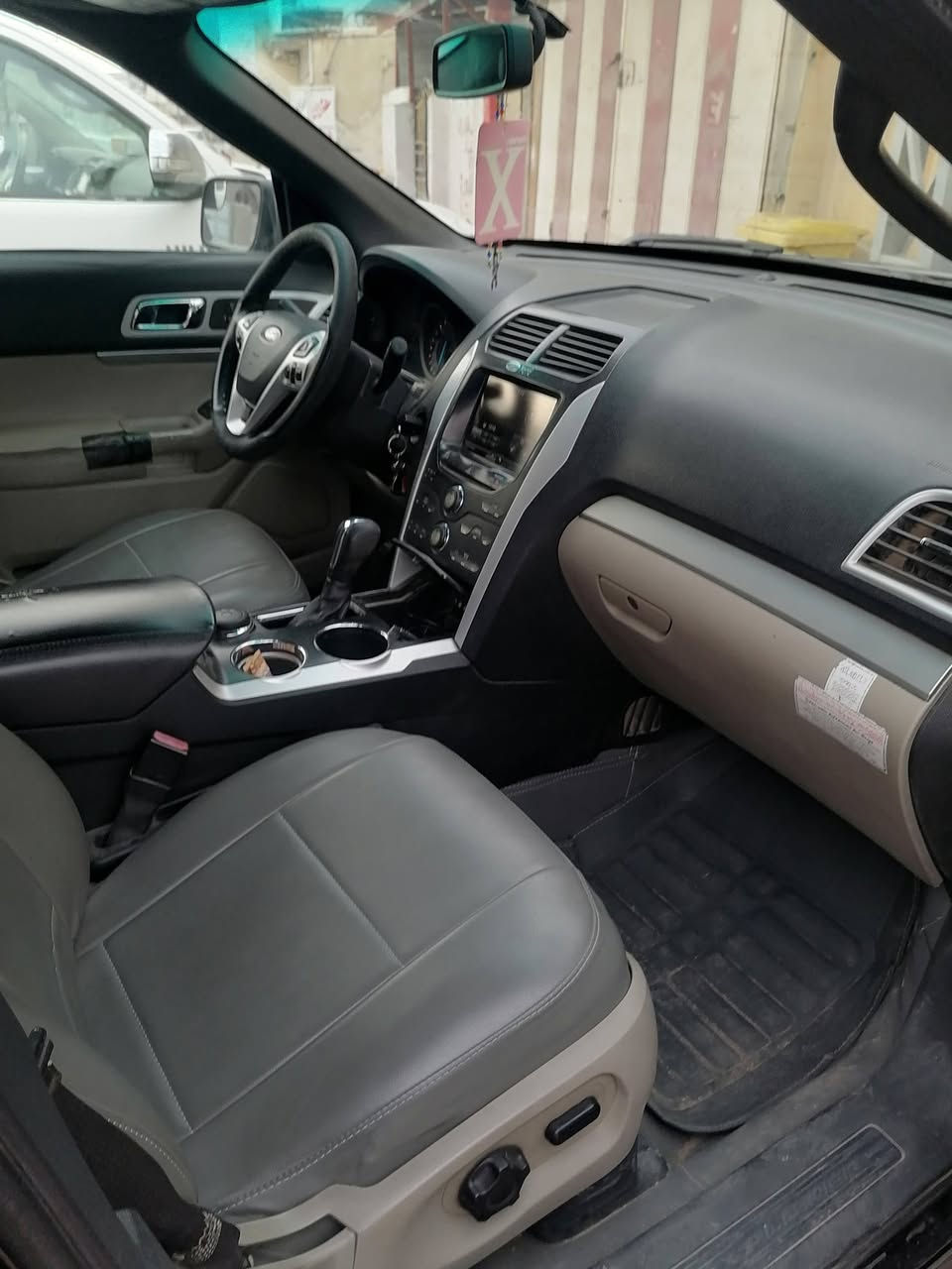 فورد اكسبلورر٢٠١٢ حادث خلفي صبغ صندوق جاملغ باب والبنيد بدون ارباك مواصفات لميتد المحرك يبخر حداديه تعبانه السيارة رقم بغداد انكليزي باسمي ماشيه 278 كيلو اخوان اي استفسار اني خادم السعر 95 وبي مجال ***********
