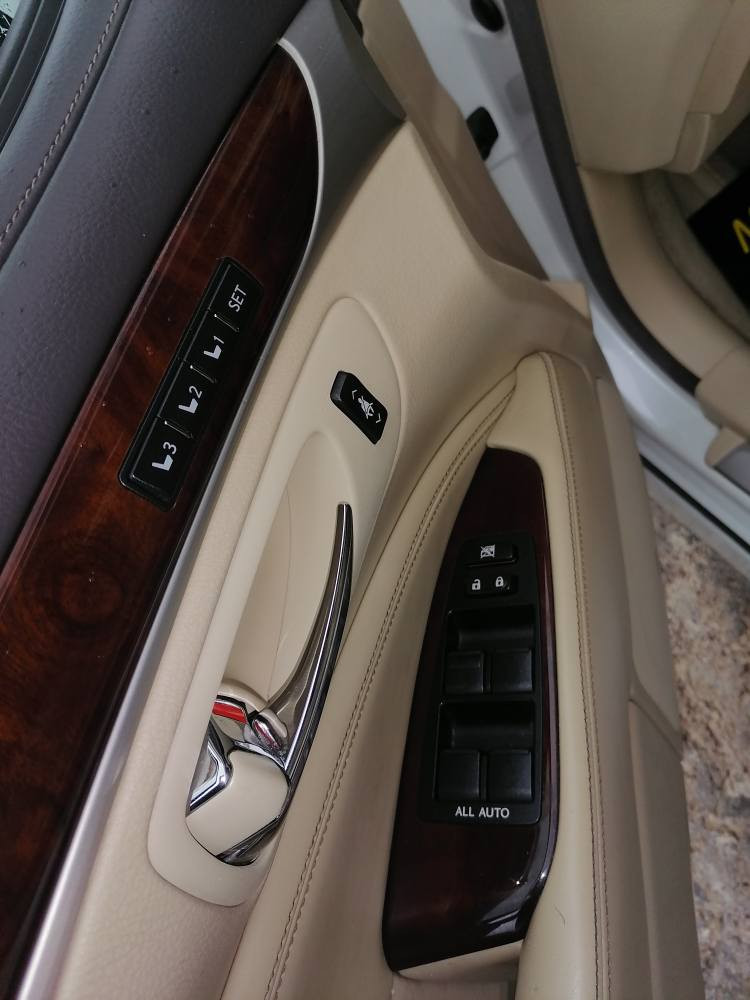 ليكزز موديل 14  في ابي بلس حجم ls 460شركه ساس مواصفات خاص و وحيده بالعراق . سيارة جديده كلش بس بيهاصبغ باب وراء سكن  بدون دواخل حتى فتح  للااستفسار***********  .. سعر
محرك 8 سلندر حجم 4600 مرغوب
كشن في ابي بلس
كشن مساج
فتحة 
رادارات
بردادات كهرباي تحكم مركزي
ليدد نهاري
داخل نشرة ليكزز
سماعات عدد 18 ماركه عالمي
ثلاجة
باب لارج
صندوق شفط
بوب شفط
 انضمة رفع ونزل كهرباي
كشن وراء متحرك 
4 مود درايف
شاشه بسقف
زراك
اشيار ليد
منضور ليلي
ساج داخلي
قايش امان كهرباي
ميز طعام
تبريد بالكشنات أربيل, العراق
