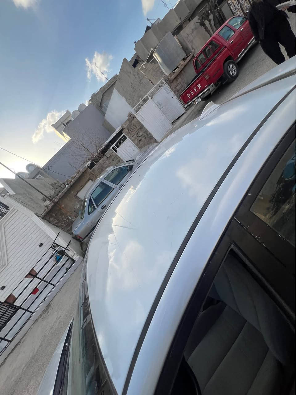 فروشتن ئاڤانتي 2008 
سعري 46 مجال 
بيبؤياغه سه ياره كه سبوغي نيه به س شوين براوه ي بوياغه
سه قفي وه ك شوشه وايه جالو شوخت بشرت
كه ڤه ر گوراو به شه رت ته قه و ره قه به شه رت جركه ي تيا نيه ده عامي بو دعامي بشرت شوين كؤيه:*********** كويسينجاك, أربيل
