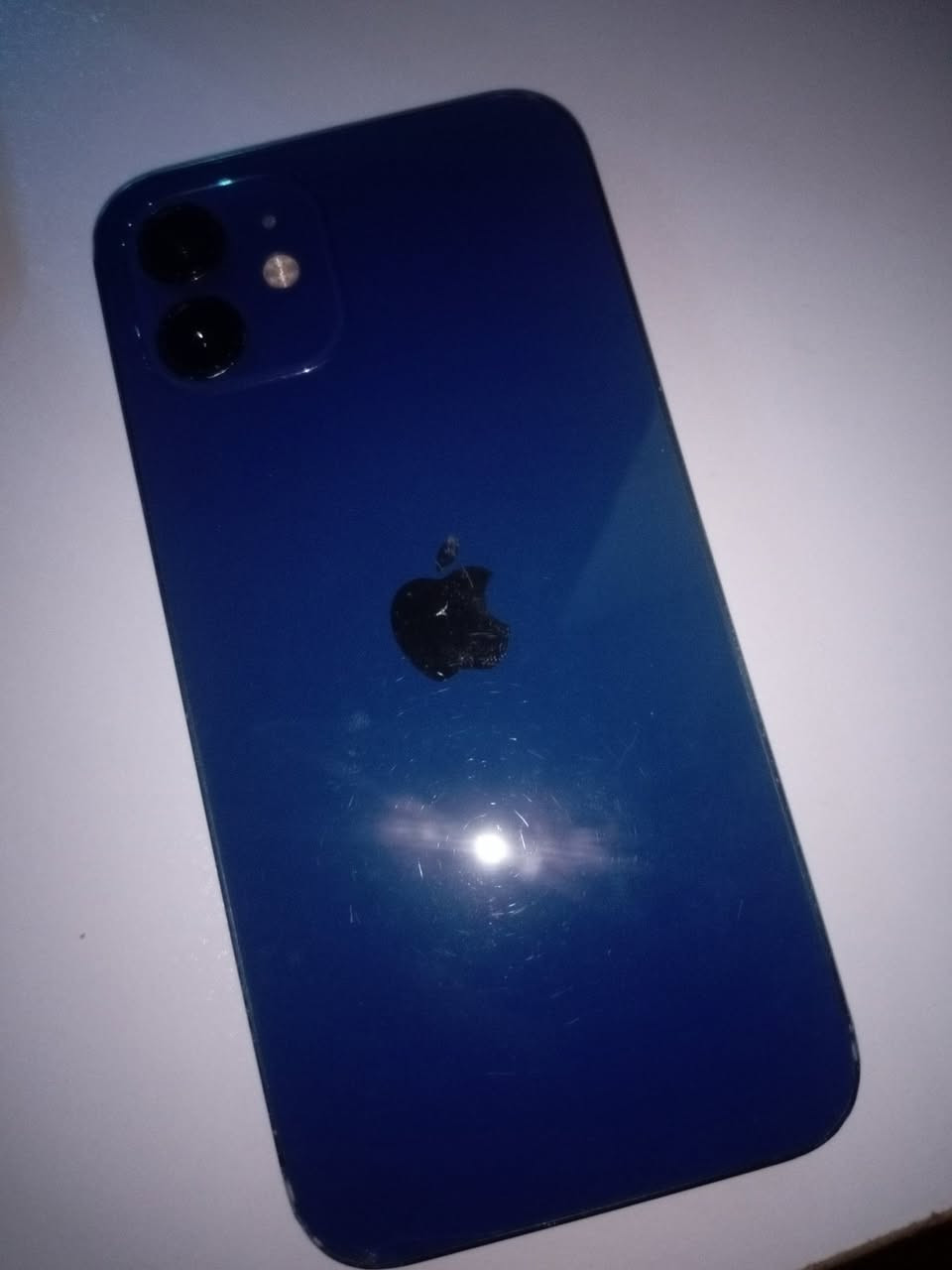 ايفون 12 العادي ذاكرة 256 مبدل بس بطارية وكل شي شغال فيس ايدي شغال بس بي خلل بالمايك مال اتصال بس من تفتح سبيكر يشتغل ومن تلبس سماعه هم يشتغل السعر 280 وبي مجال بسيط مكاني بغداد الشعب 
***********
