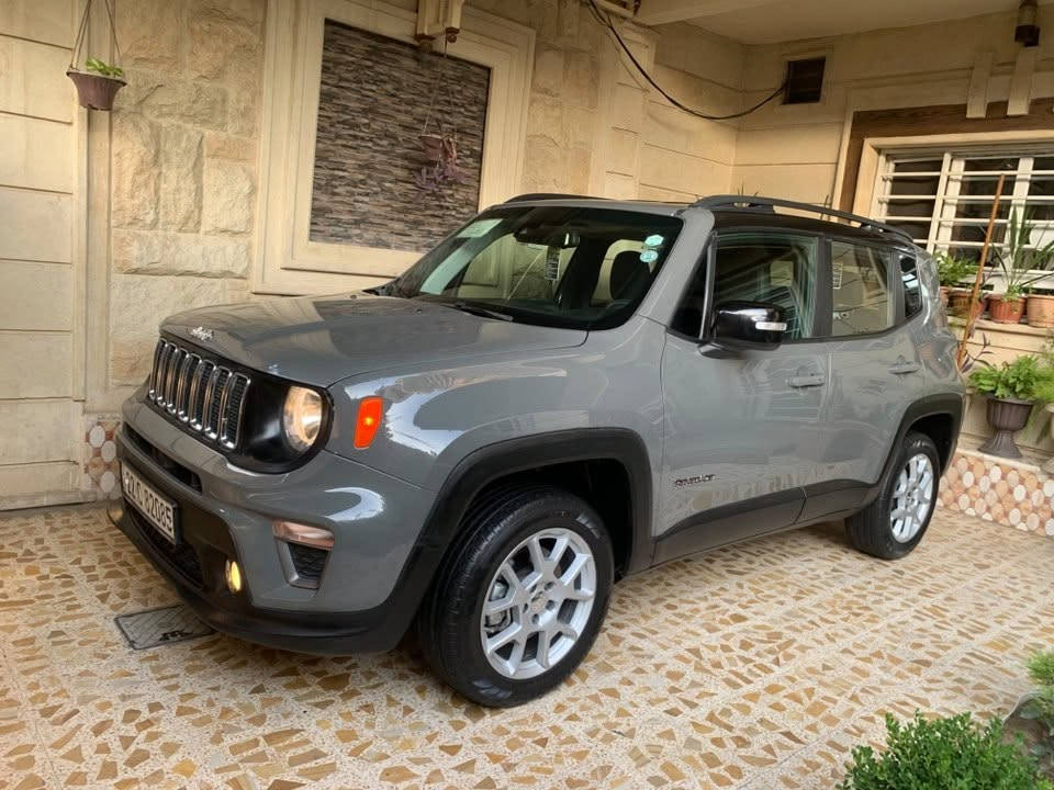 جيب Jeepرينجد لون مميز اسمنتي سقف  اسود (tow collar ) موديل 2021 رقم دهوك 
مواصفات 1/1 عدا الفتحة…
1.رادار امامي. 
2.رادار تحديد مسار.
3.تحكمات اربع جهات.
4.نقاط عمياء.
5.شاشه كبيرة.
6. كامرة دوارة.
7.تشغيل عن بعد.
8.بصمه ابواب.
9.تشغيل بصمه.
10.اربع وضعيات للقيادة.
11.  ماوس 4×4 دفع رباعي ثلاث وضعيات رمل /ثلج/طين.
12.التحكم في المنحدرات.
13. اشاير بالمري.
تدفئة تبريدثلج.
ويل كب بلادي .
كشنات جلد حار بارد.
ستيرن تدفئة.
محرك 1300.تيربو 4 سلندر.
كير طيارة 9 نمر. 
ماشية 28 الف فقط..
حادثها جاملغ وبوند صبغ. السيارة جديدة بدون ملاحظات بدون بارد..السعر النهائي120 ..مكان السيارة بالموصل للاستفسار ***********
