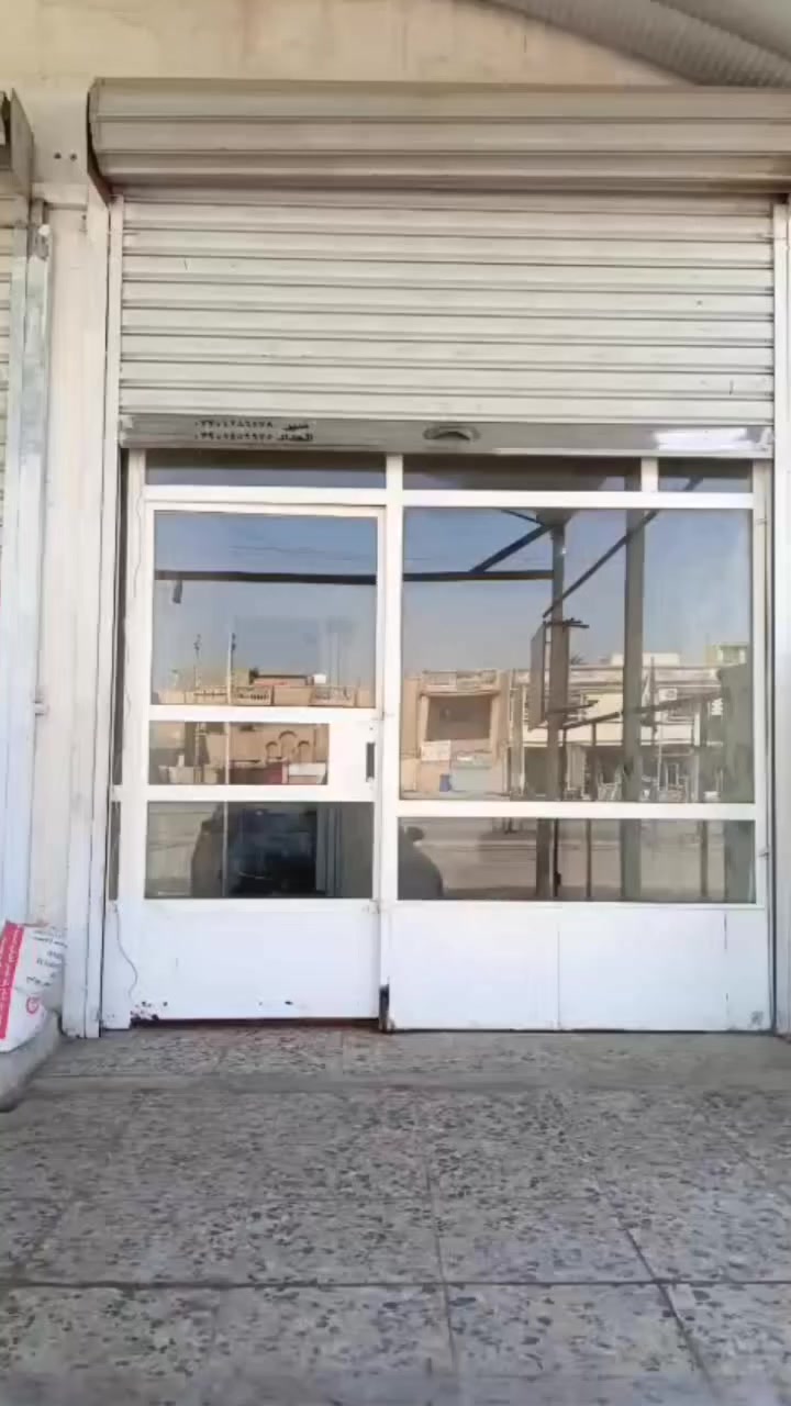 السلام عليكم
محل للايجار الطول 10 امتار والعرض مترين و60  
موقعه على شارع 60 التجاري خلف مخابرات حي الجهاد ايجارة 400

للاستفسار اكثر هذا الرقم بي واتس ***********

#ملاحظة احنة صاحبين العمارة لا مكتب ولا ترويج بدون دلاليه يعني  كبل تخابر تجي تشوف المحل ونتفق
