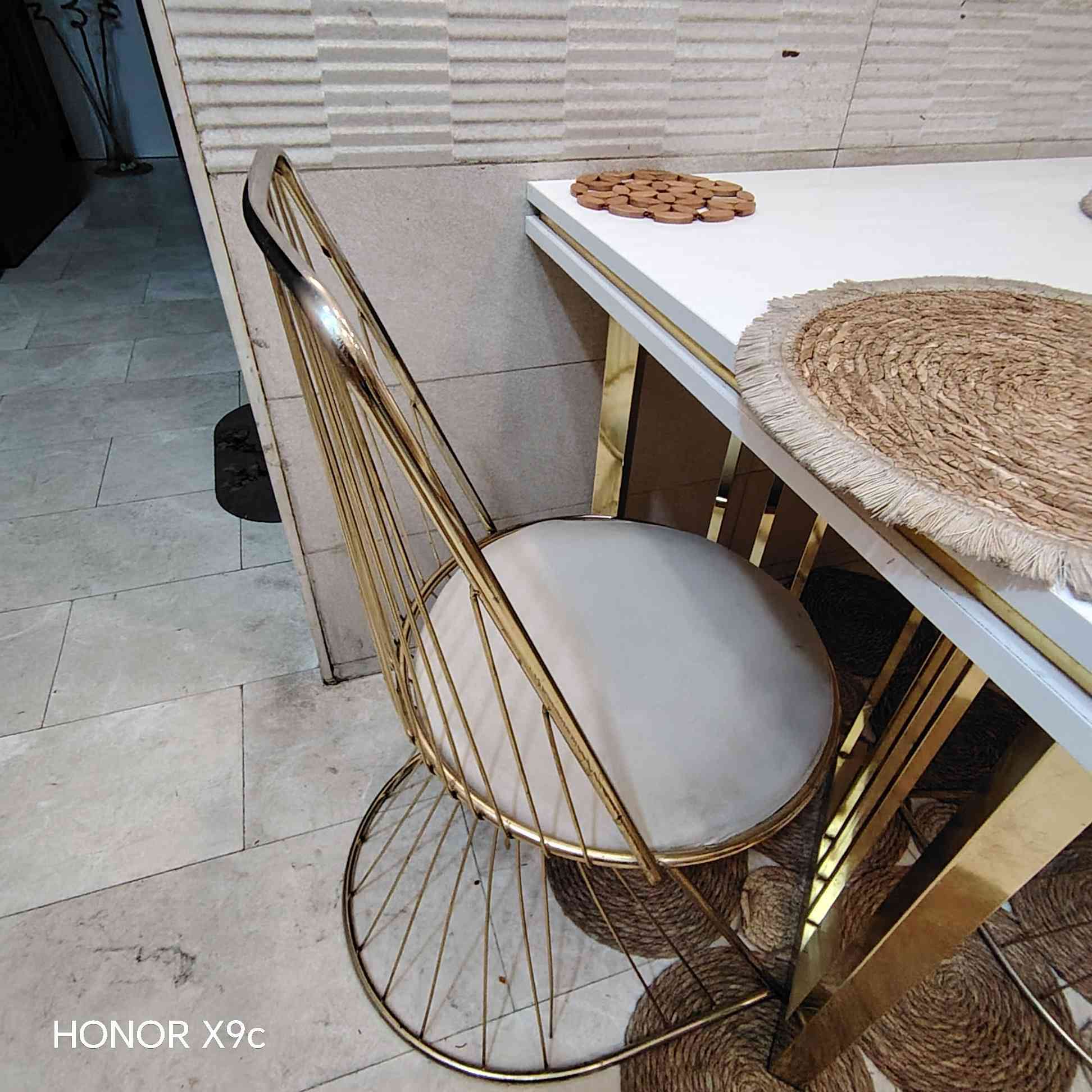 ميز طعام خشب hdf والارجل حديد ذهبي مع ٣ كراسي السعر ٣٠٠ وبي مجال المكان الإعلام العمداء قرب المستوصف


**إذا كنت صاحب هذا الإعلان وتريد حذفه لأي سبب، رجاءا أرسل رسالة إلى الدعم الفني**